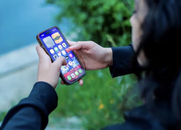 La France interdit les réseaux sociaux aux moins de 15 ans dès septembre 2026